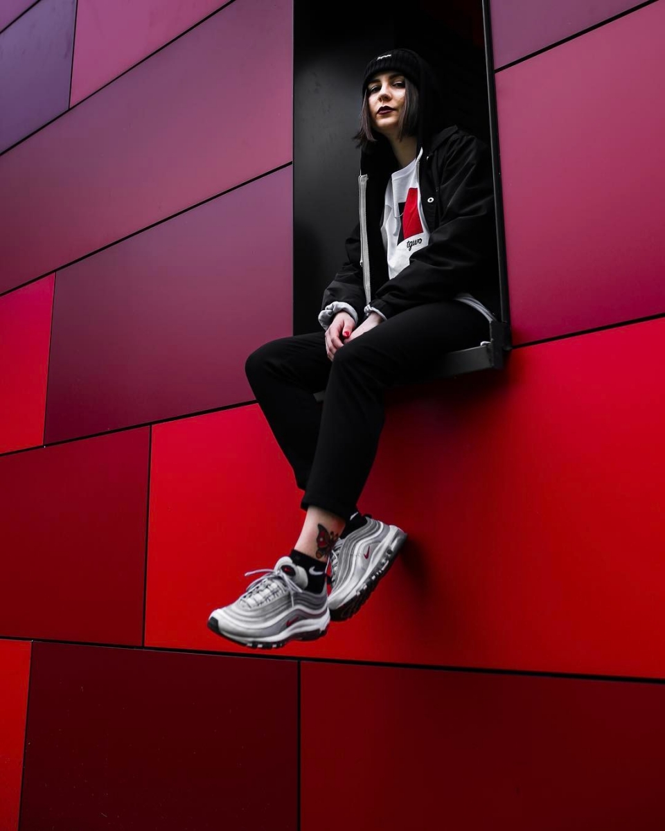 Những đôi giày thể thao thần thánh phối với mọi phong cách